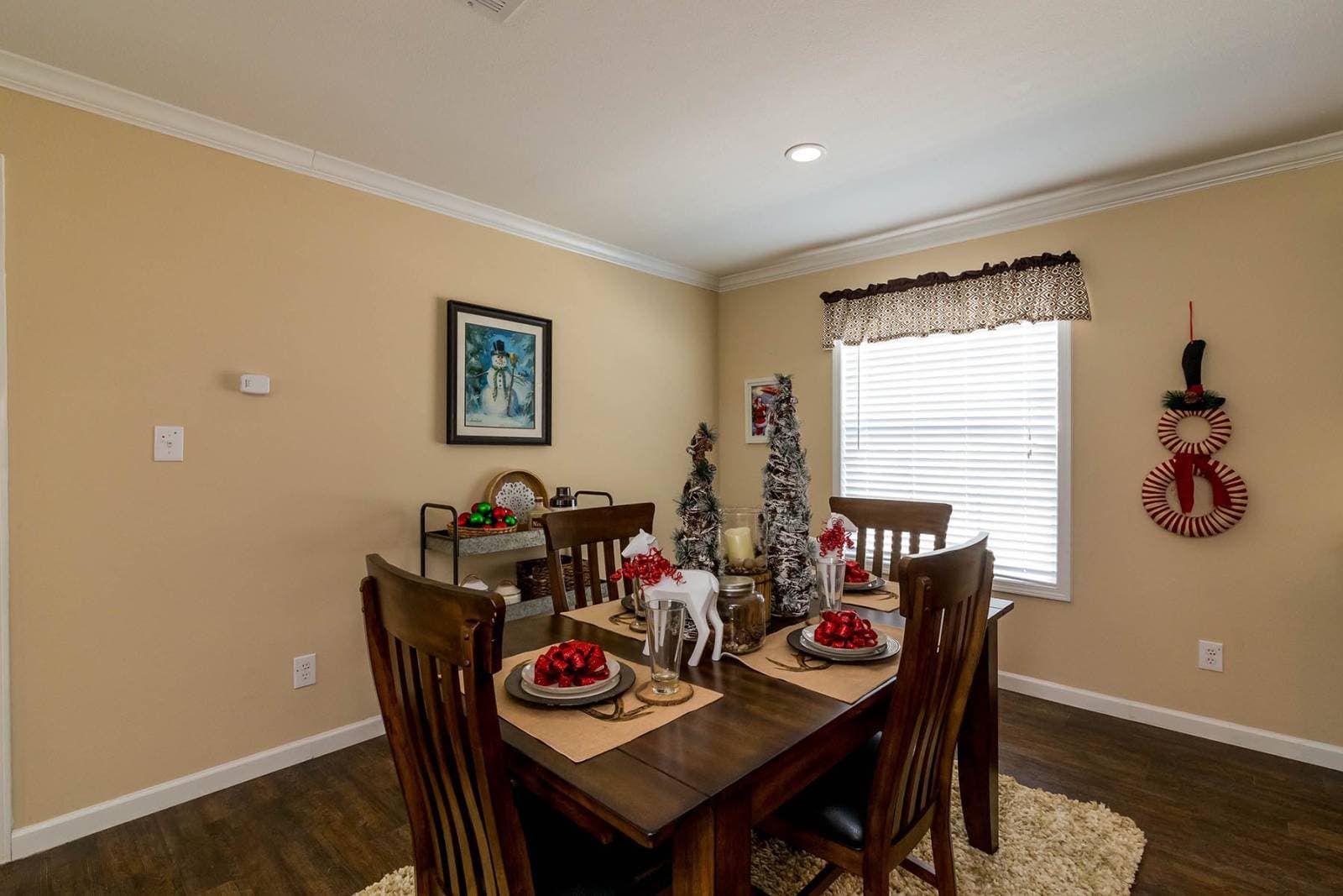 Titan extreme 3248e interior home features