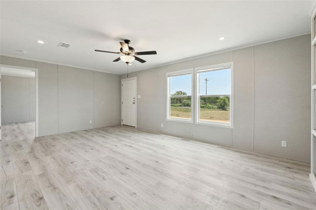 Rm2856b - 3.36 acre lot interior home features