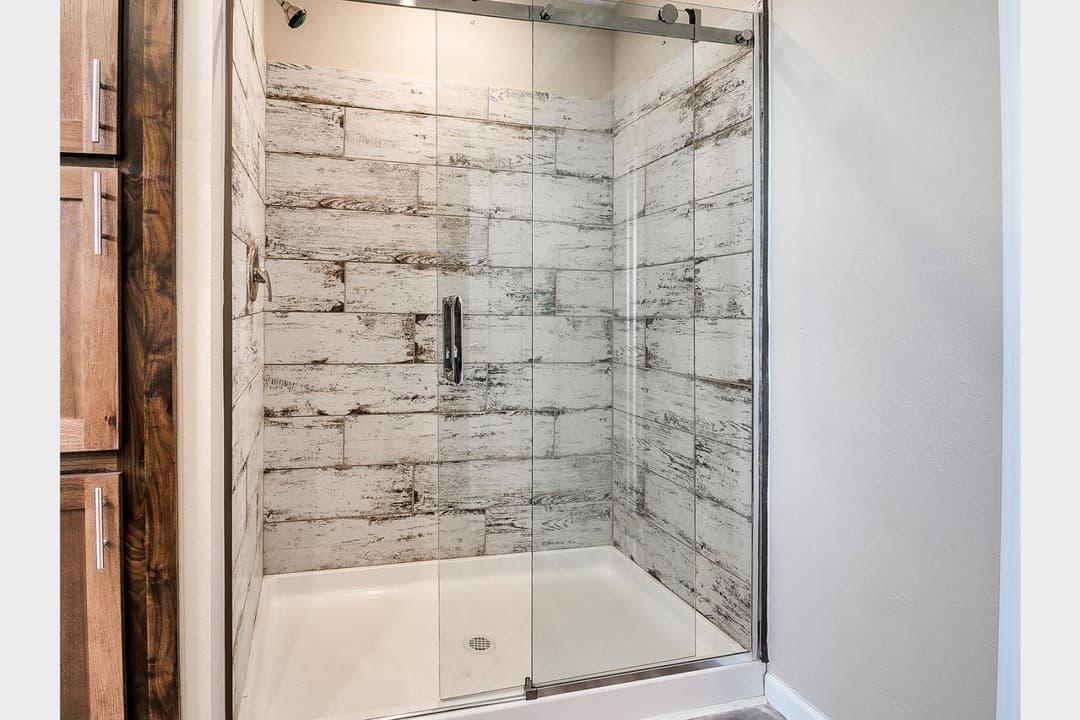 Titan extreme 3276t [the memphis] bathroom home features