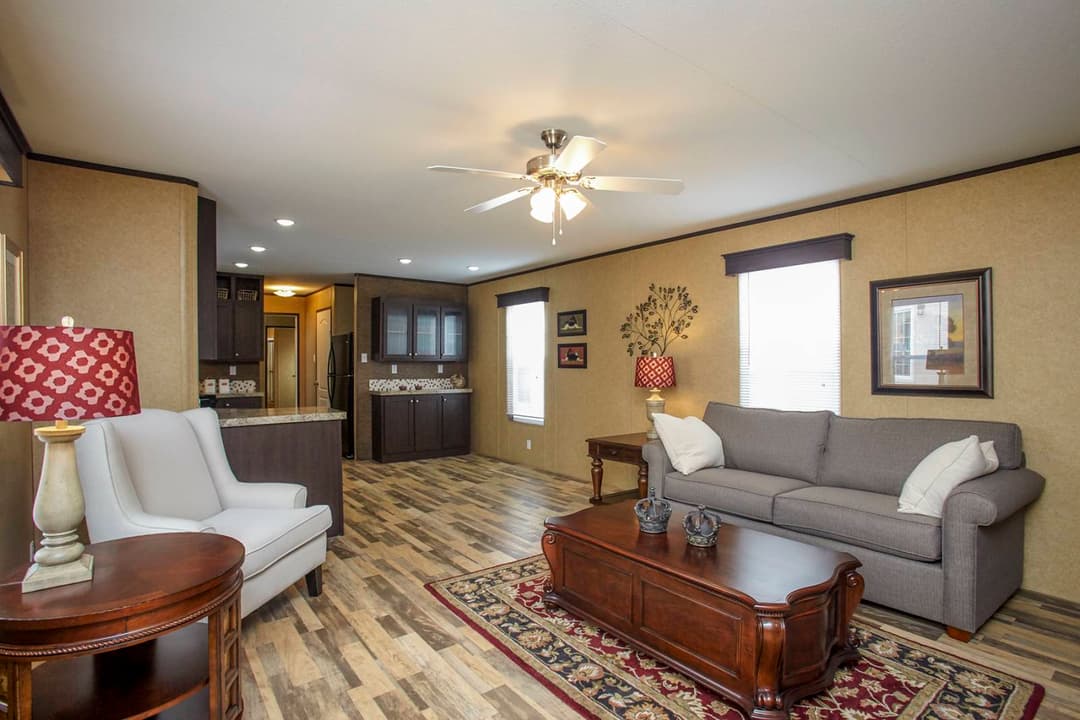 Cs1676c interior home features