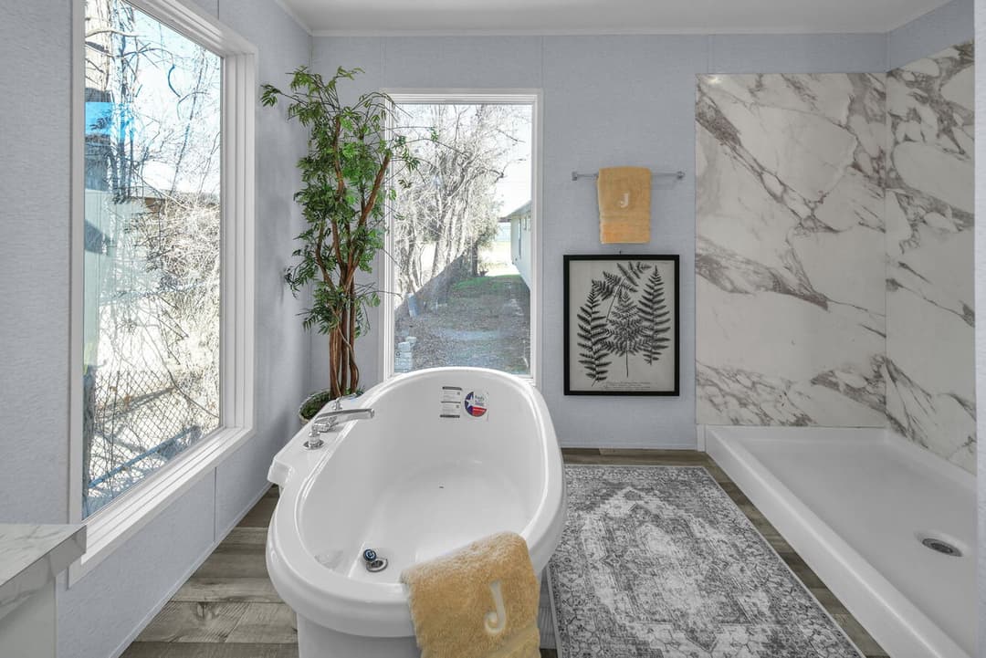 Valu premier 32643g interior and bathroom home features