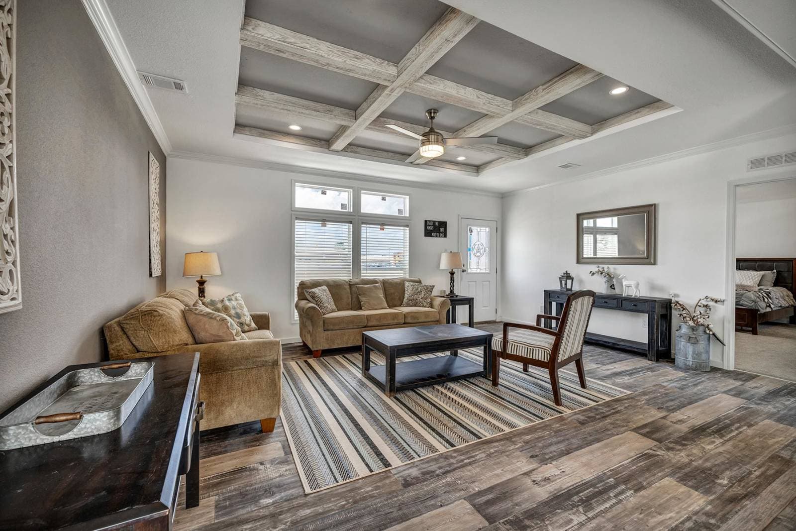 Titan extreme 3266d [the vegas] interior home features