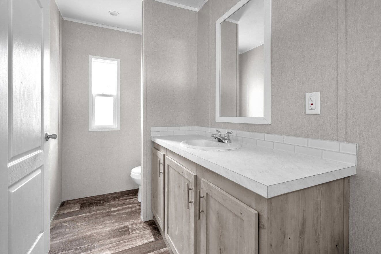 Verde ranch 14602n interior and bathroom home features