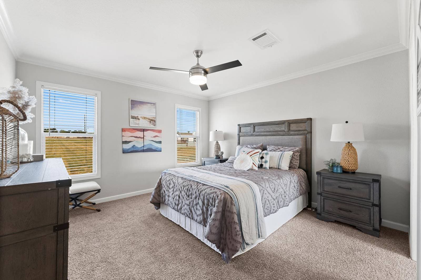 Titan extreme 2856h bedroom home features