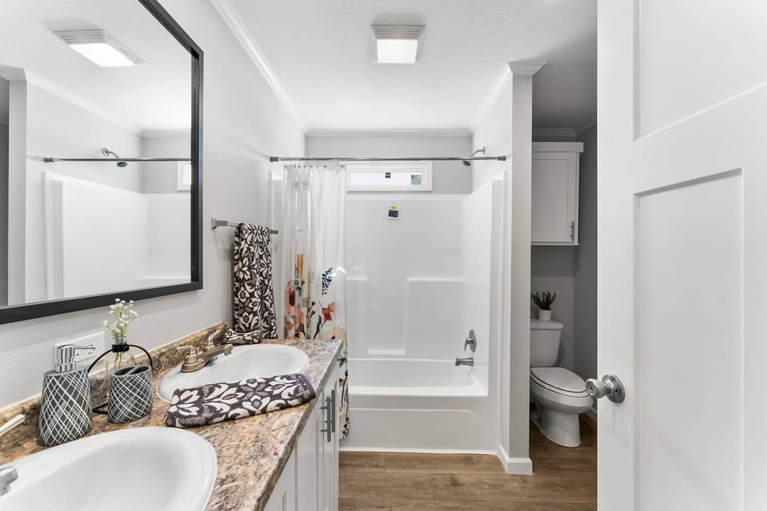 Titan extreme 2856h bathroom home features