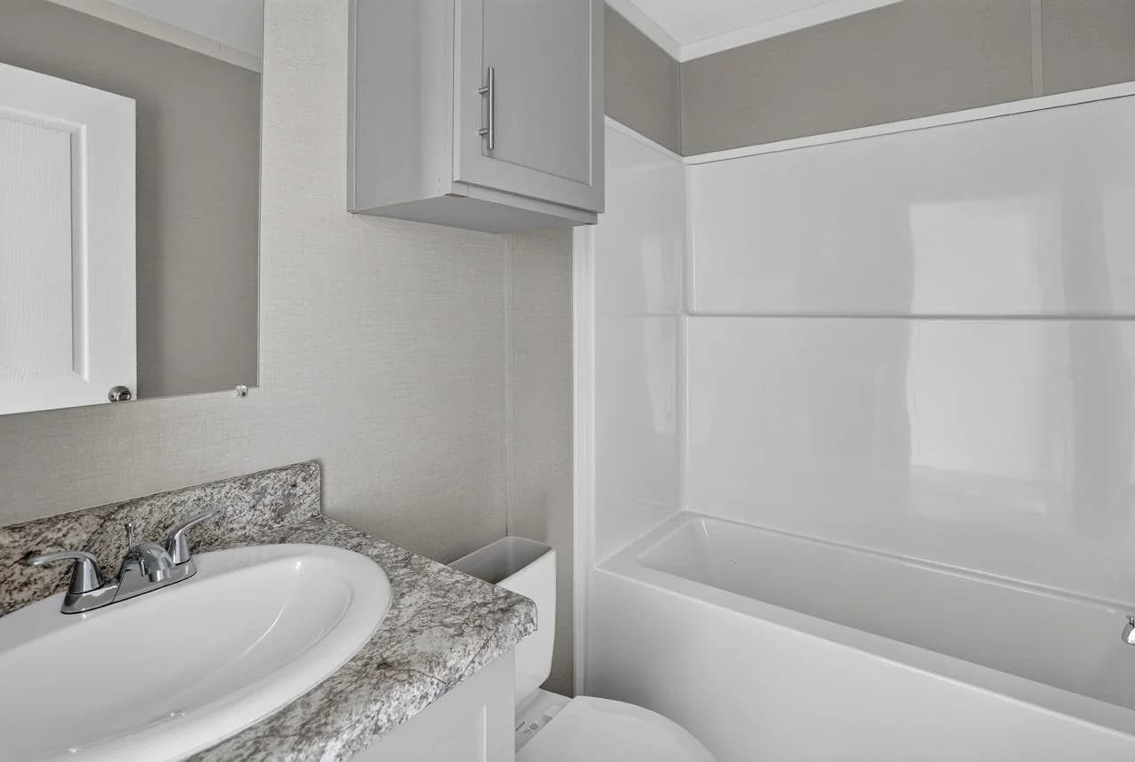 Nm1676s bathroom home features
