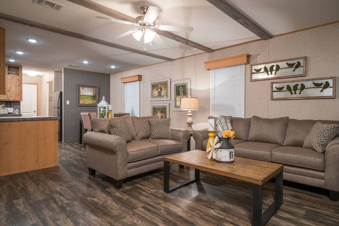 Cs1676c interior home features