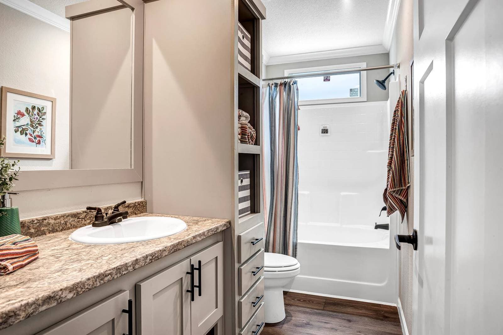 Titan extreme 3276f bathroom home features