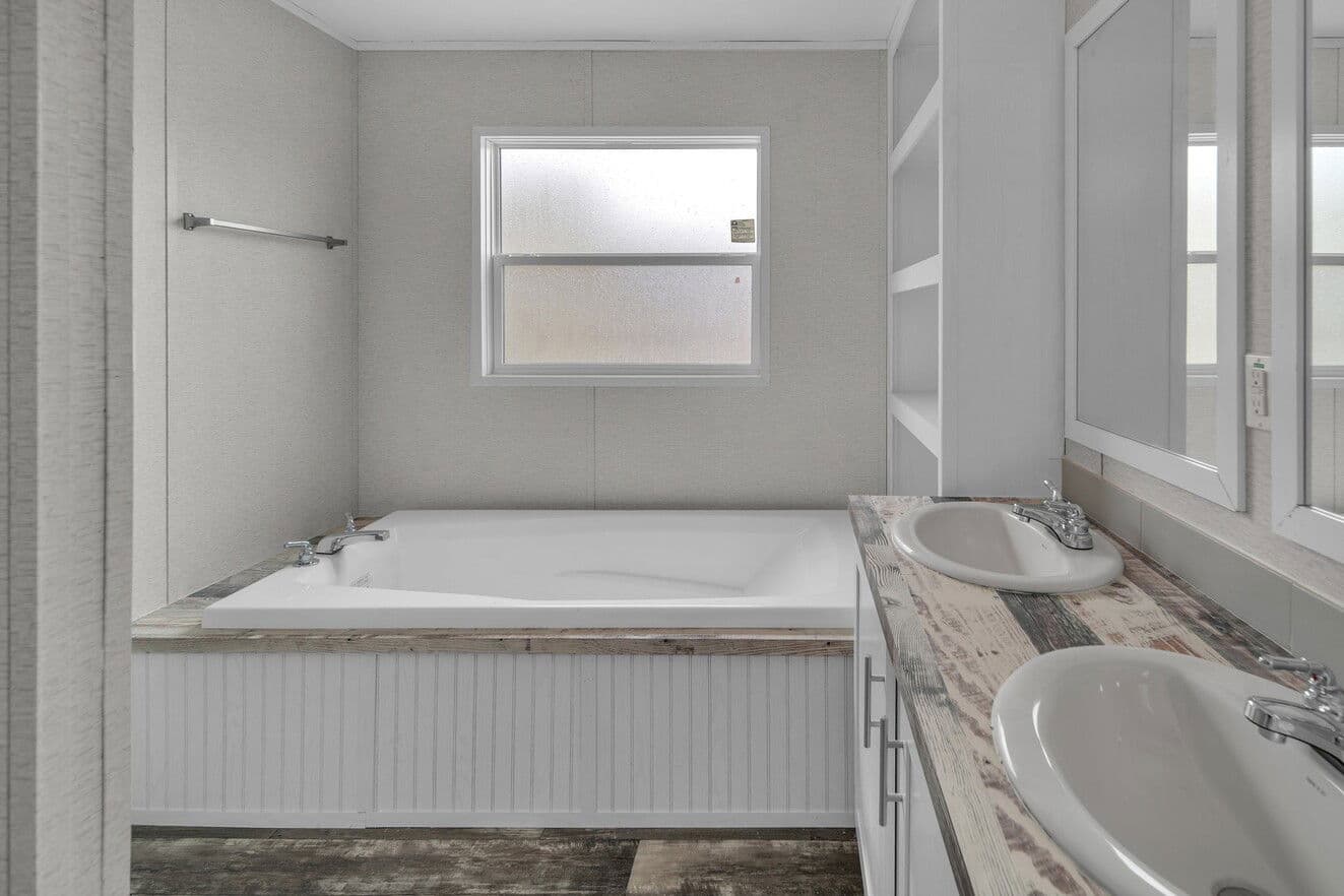 Valu premier 16763g interior and bathroom home features