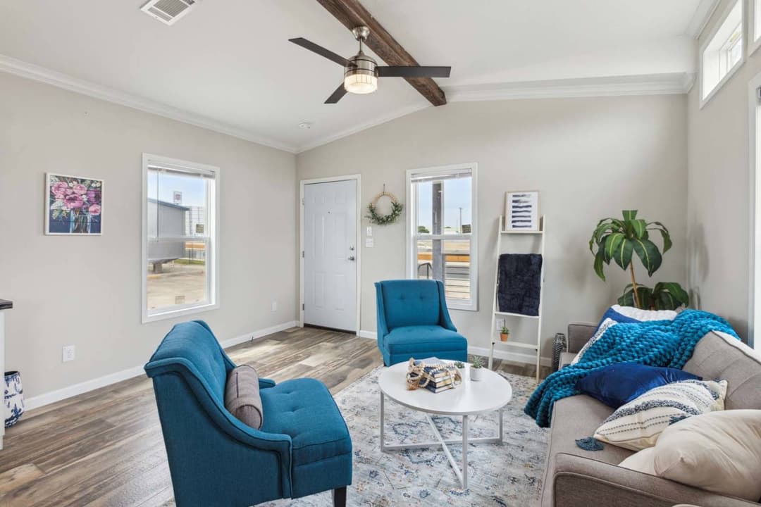 Titan extreme 1656h interior home features