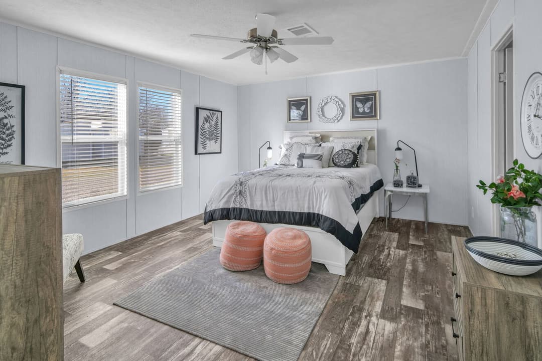 Valu 28563u interior and bedroom home features