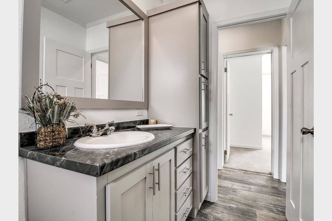 Titan extreme 3266a [the aspen] bathroom home features