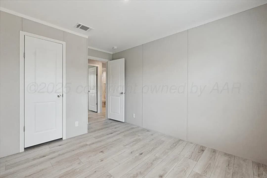 Rm2856b - 0.51 acre lot interior home features