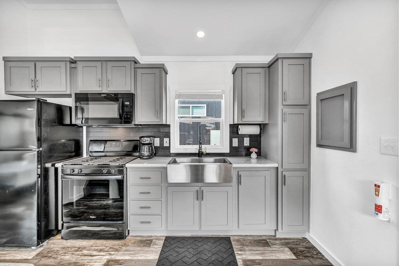 Aps 522a-sl - rv lot (2 available) kitchen home features