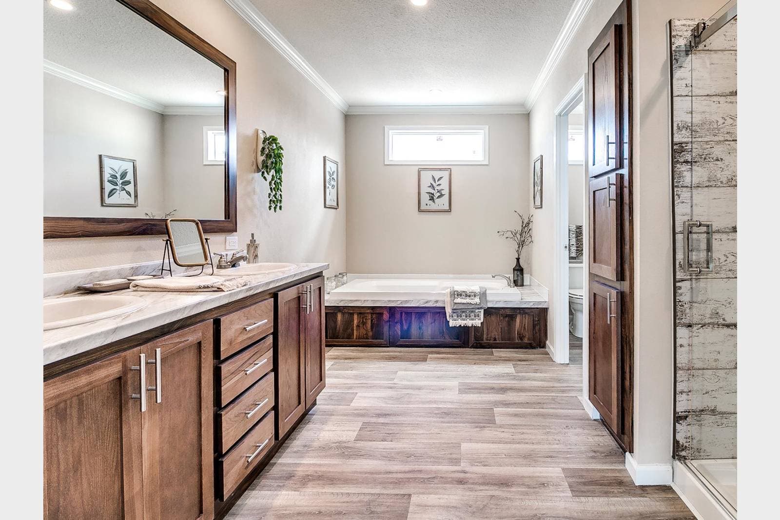 Titan extreme 3276t [the memphis] bathroom home features