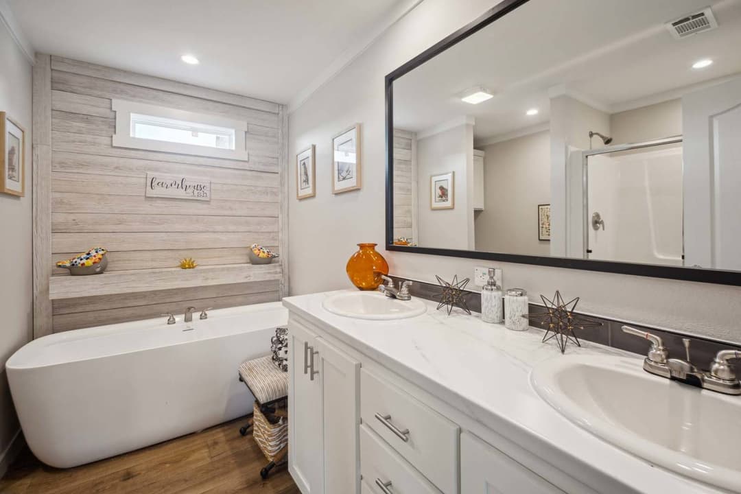 Cedar creek 3276h42106 bathroom home features