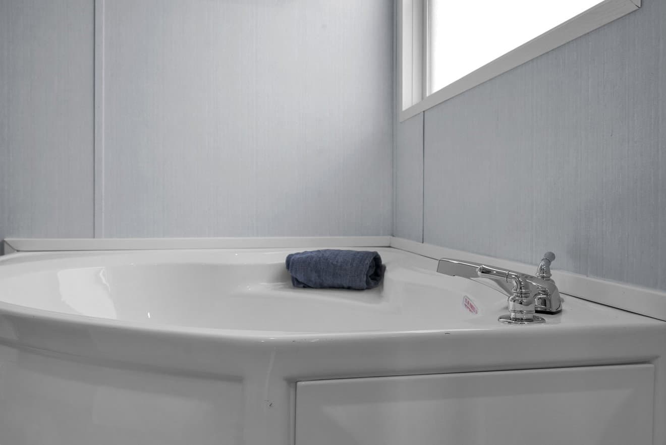 Valu maxx premier 32643e interior and bathroom home features