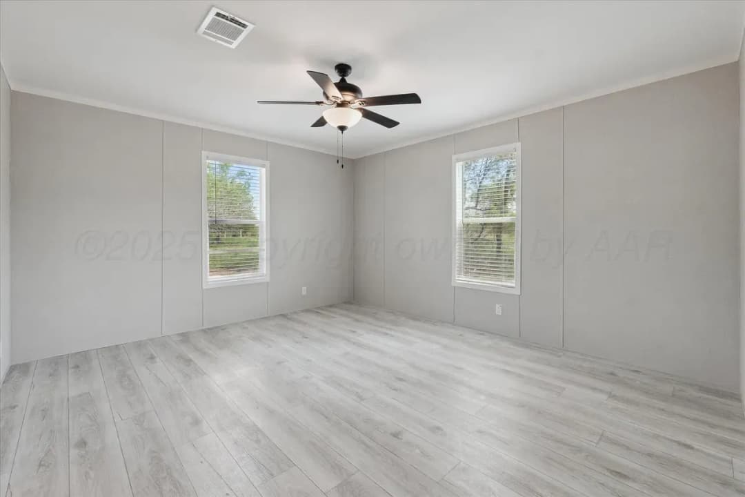 Rm2856b - 0.51 acre lot interior home features