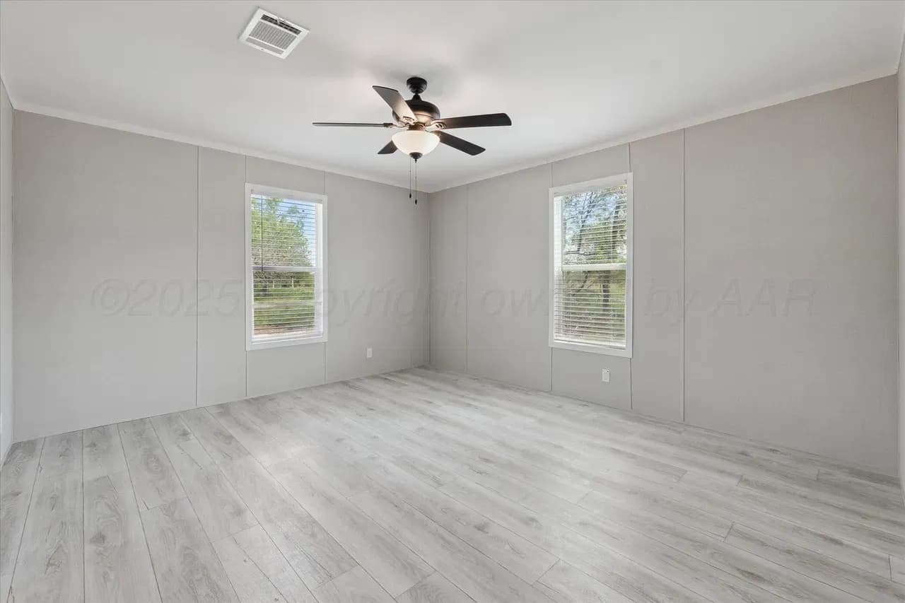 Rm2856b - 0.51 acre lot interior home features