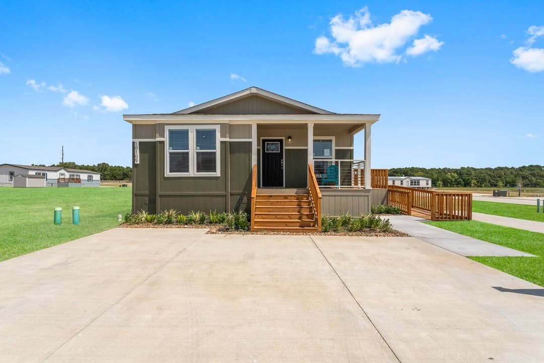 Titan extreme 2856h exterior home features