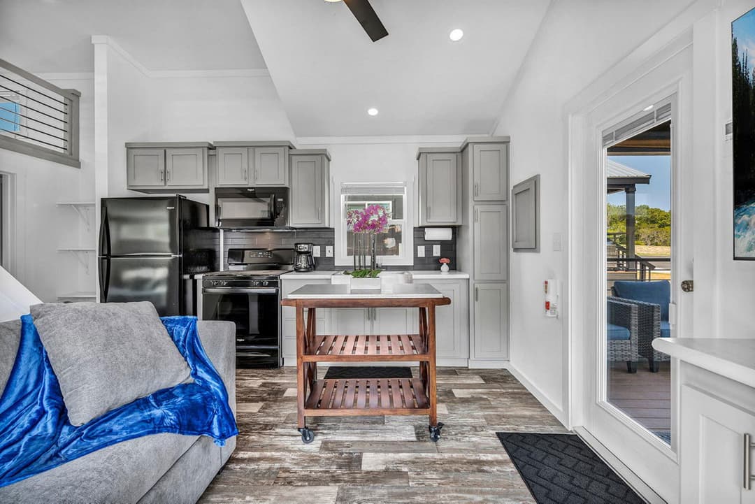 Aps 522a-sl - rv lot (2 available) kitchen home features