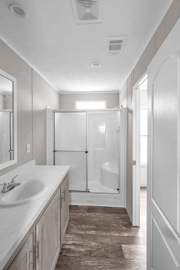 Verde ranch 14632n interior and bathroom home features