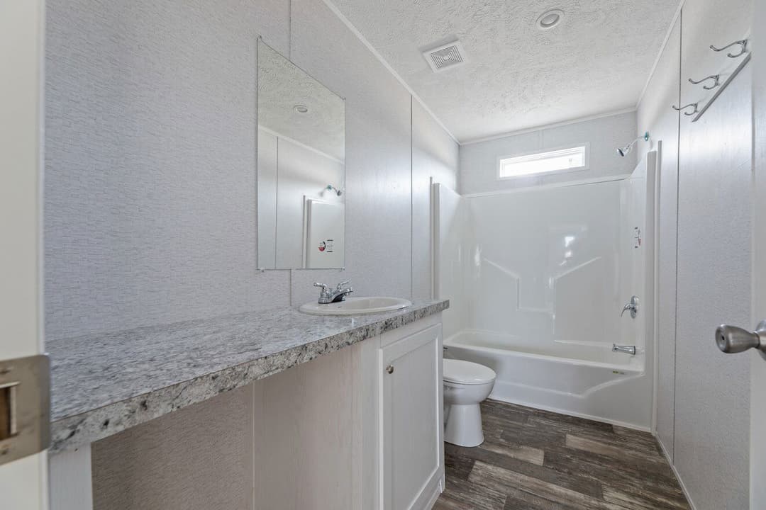 Valu premier 32483g interior and bathroom home features