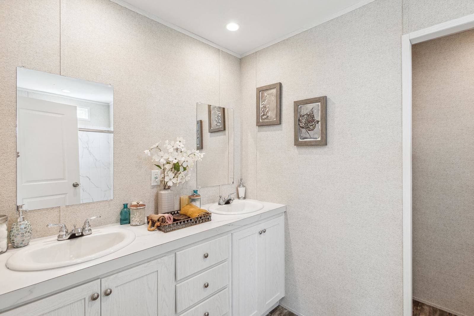 Rm2848h bathroom home features