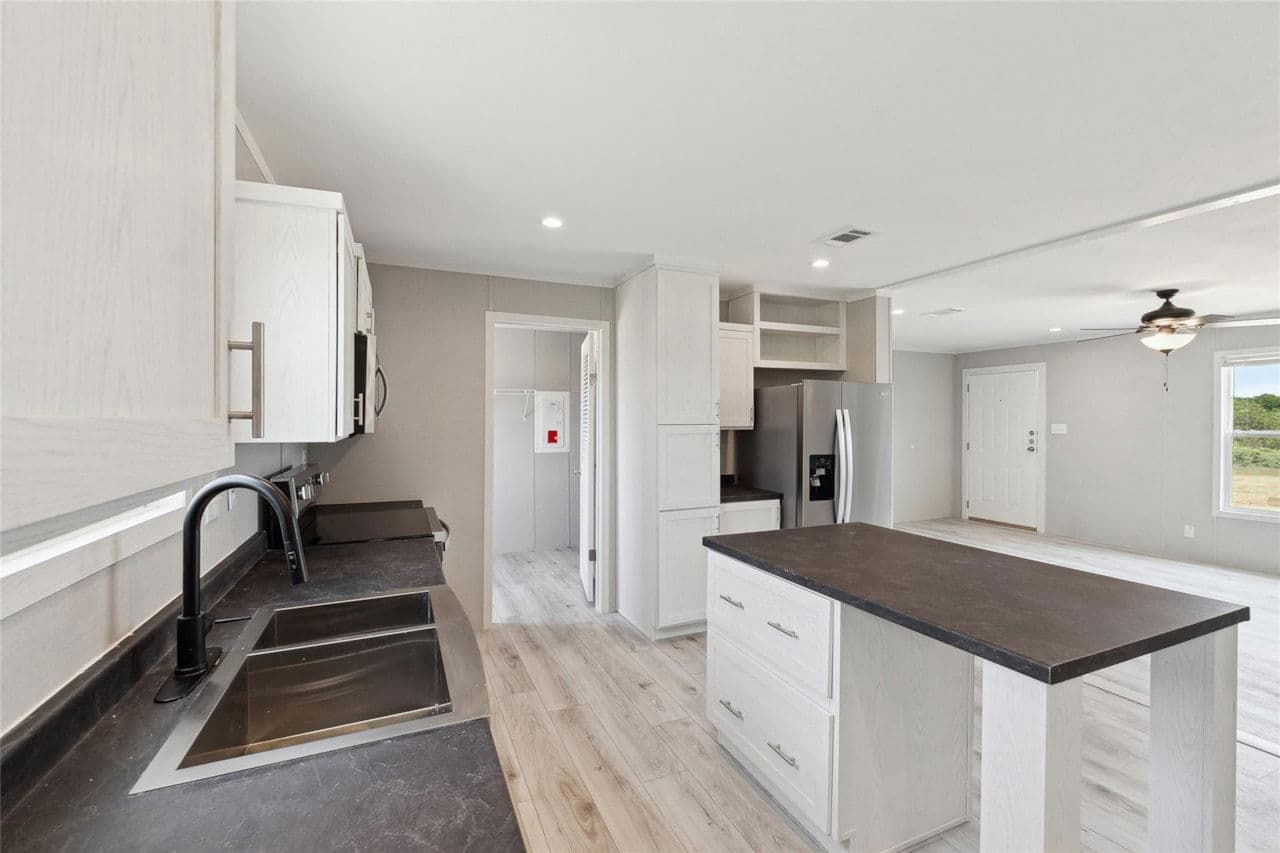 Rm2856b - 3.36 acre lot kitchen home features