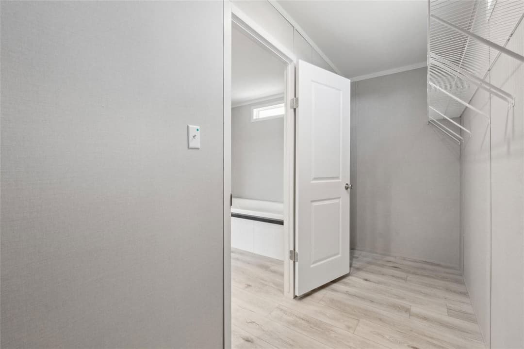 Rm2856b - 3.36 acre lot interior home features