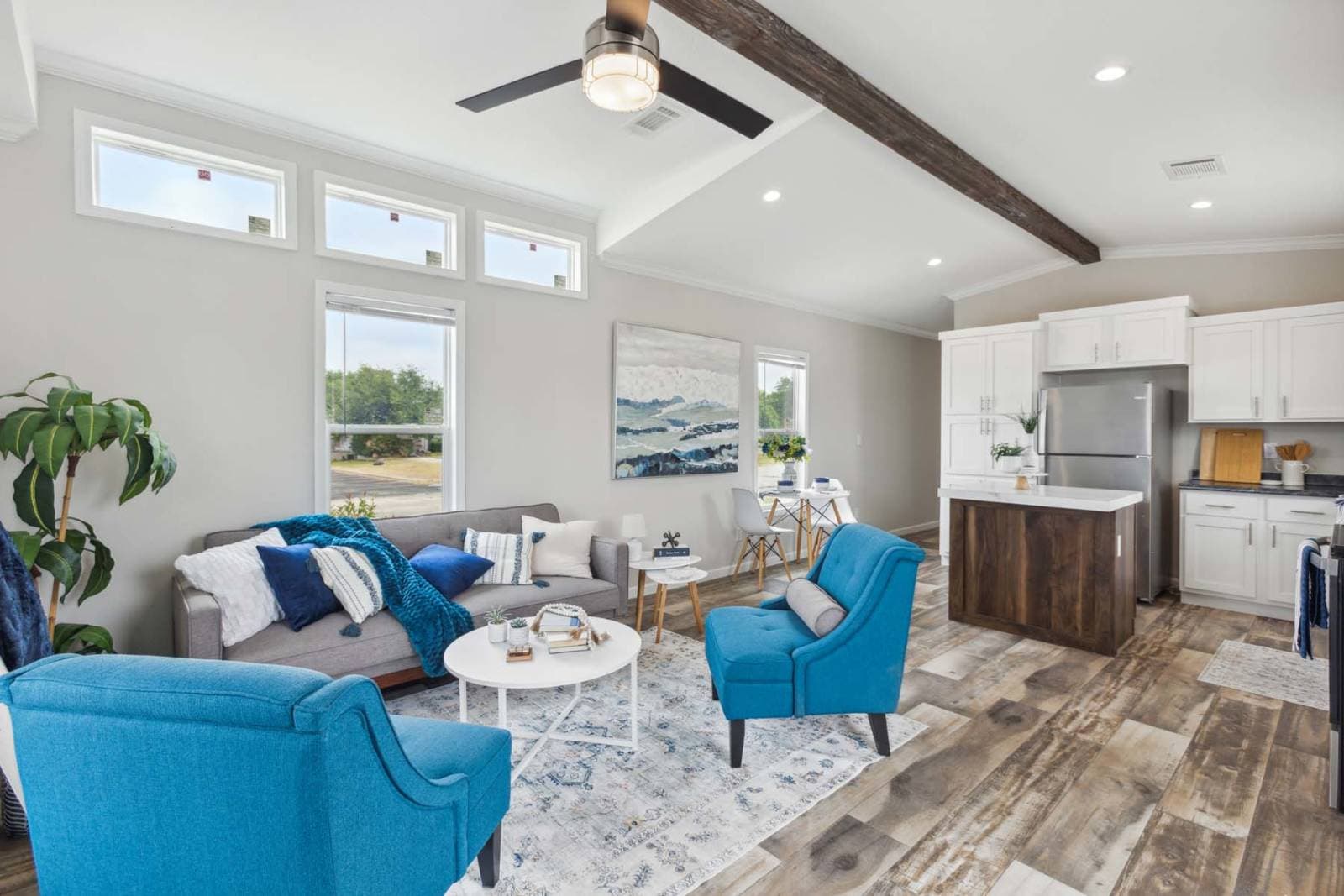 Titan extreme 1656h interior home features