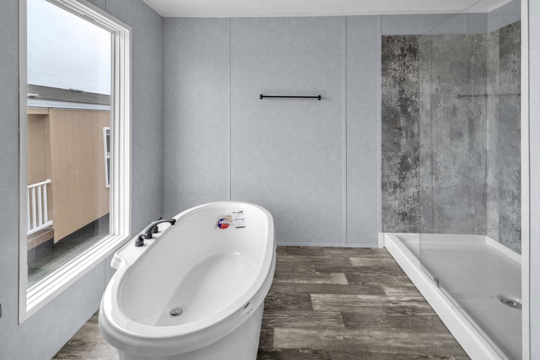 Valu premier 32724g interior and bathroom home features