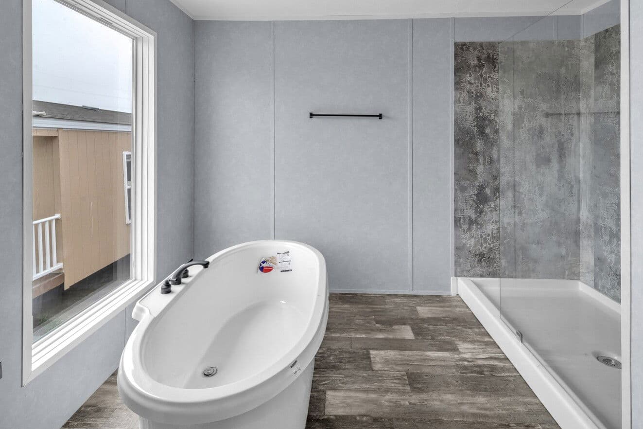 Valu premier 32724g interior and bathroom home features