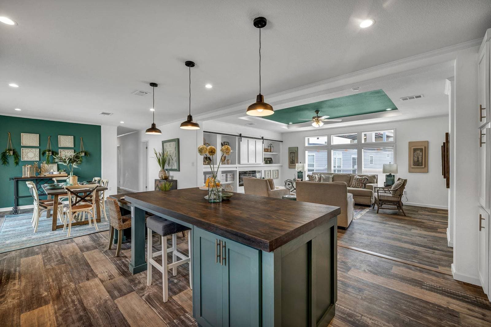 Titan extreme 3272c kitchen and hero home features