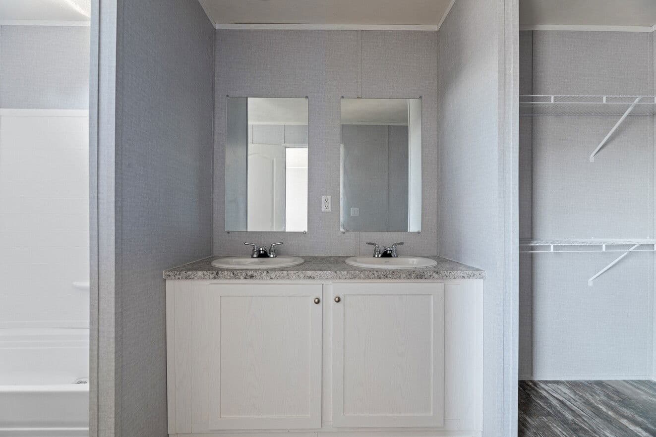 Valu premier 16683g interior and bathroom home features