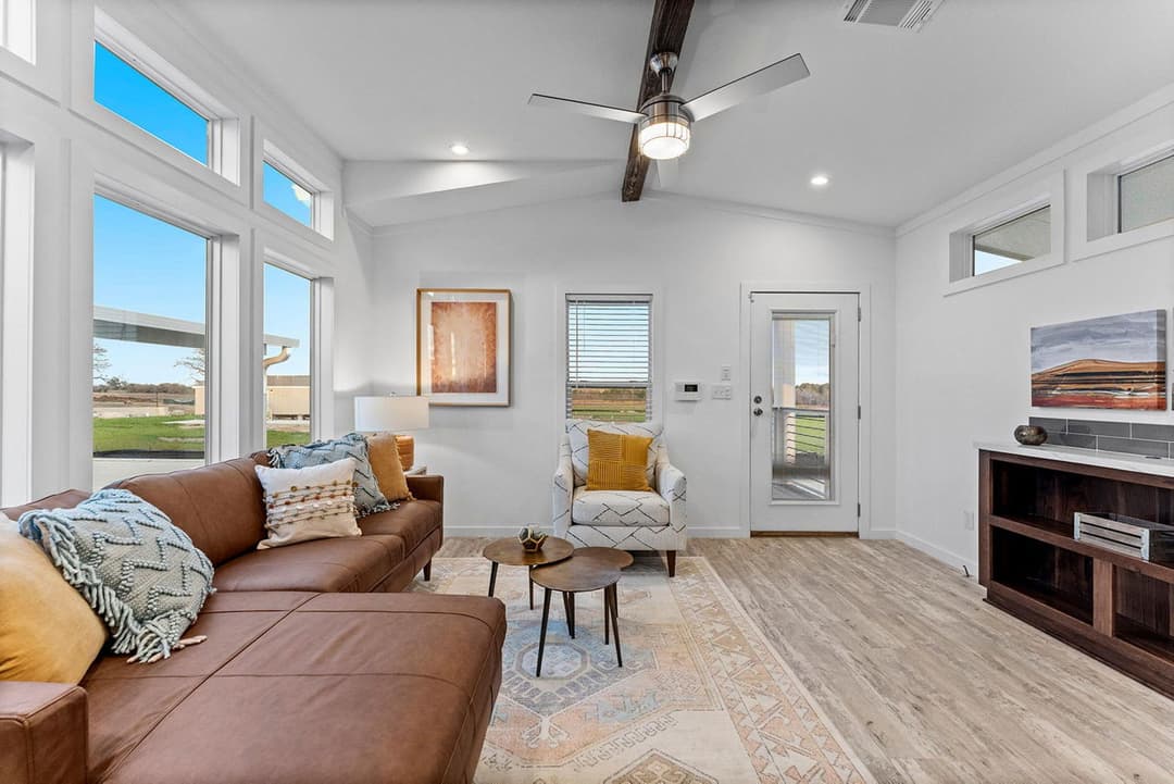 Innovation 1668h interior home features