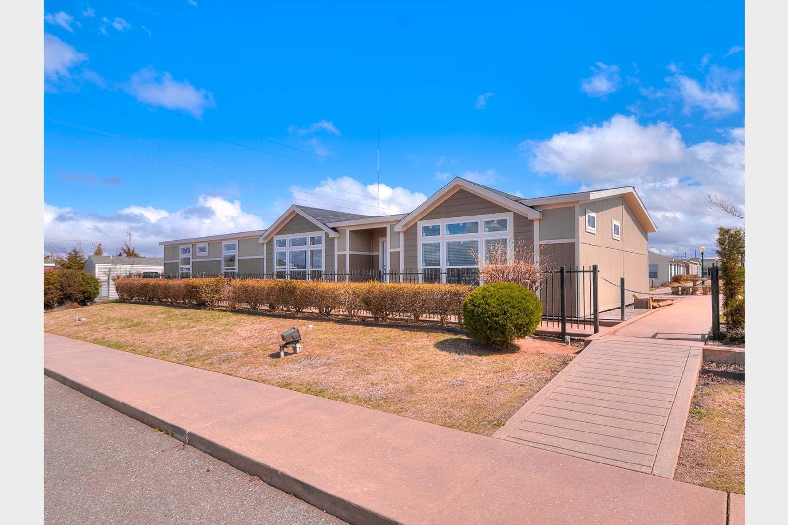 Titan extreme 3276t [the memphis] exterior home features