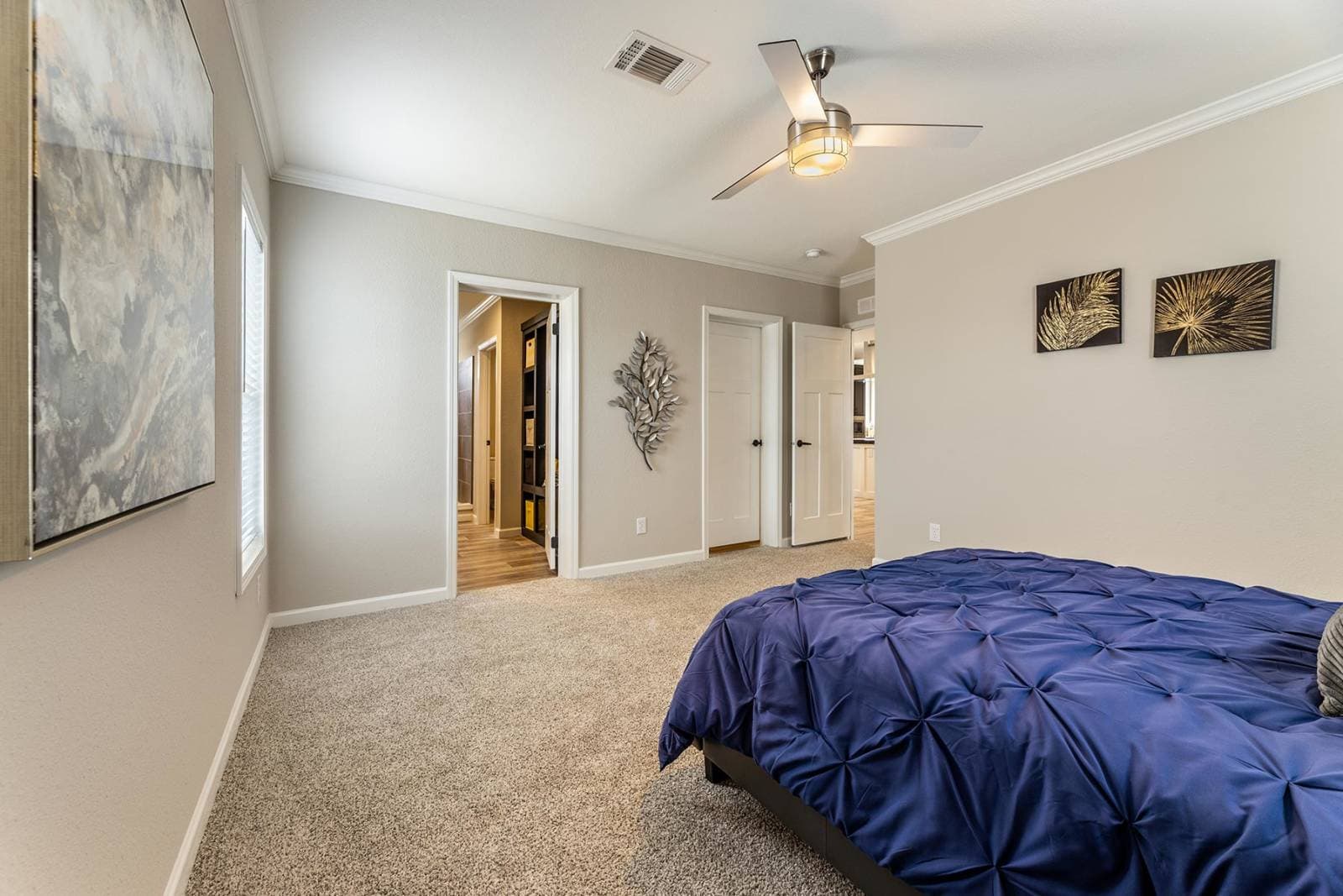 Innovation 3256h bedroom home features