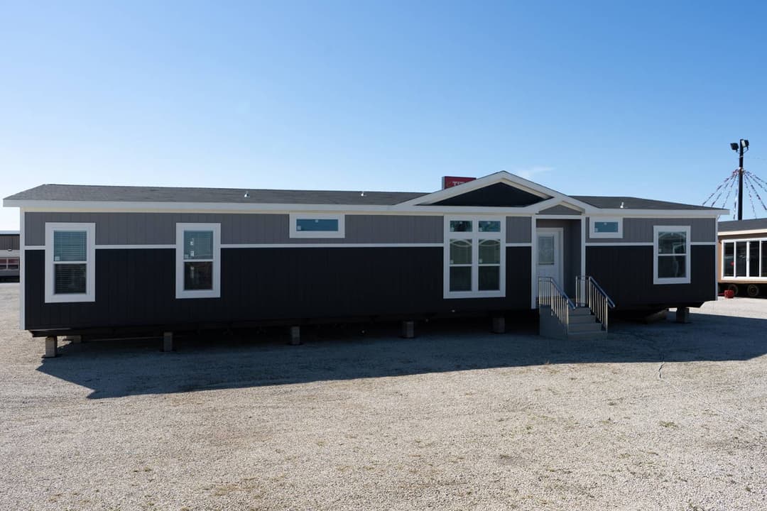 Titan extreme 3266a [the aspen] exterior home features