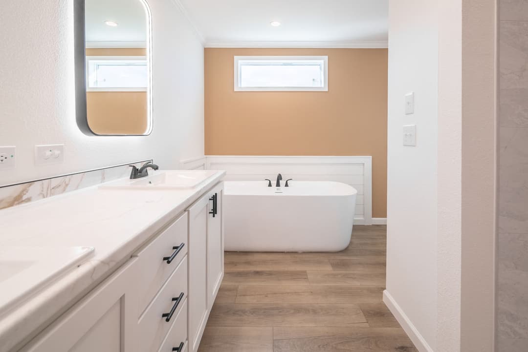 Innovation 5442h - the cypress creek bathroom home features