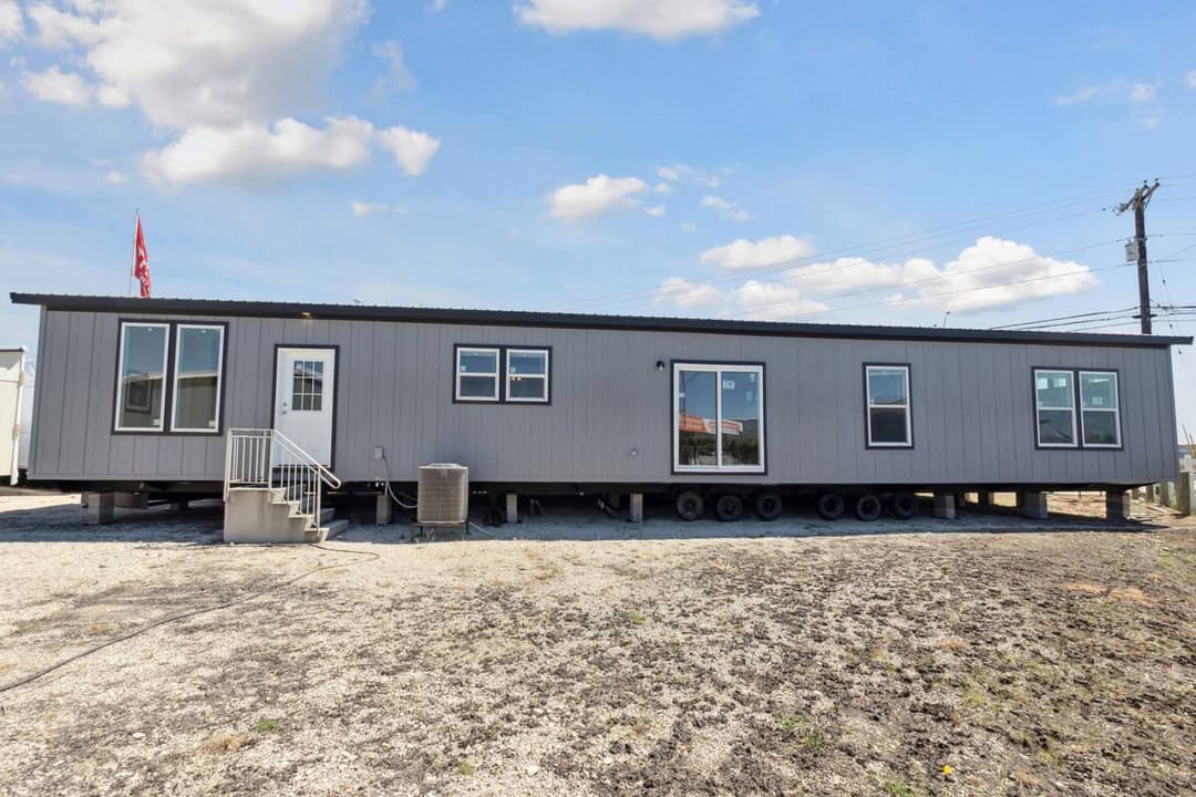 Titan extreme 3276t [the memphis] exterior home features