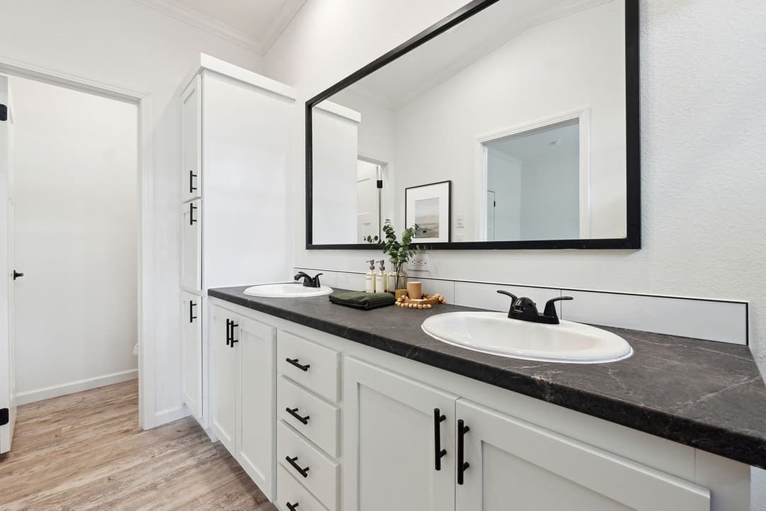 Innovation 1868h bathroom home features