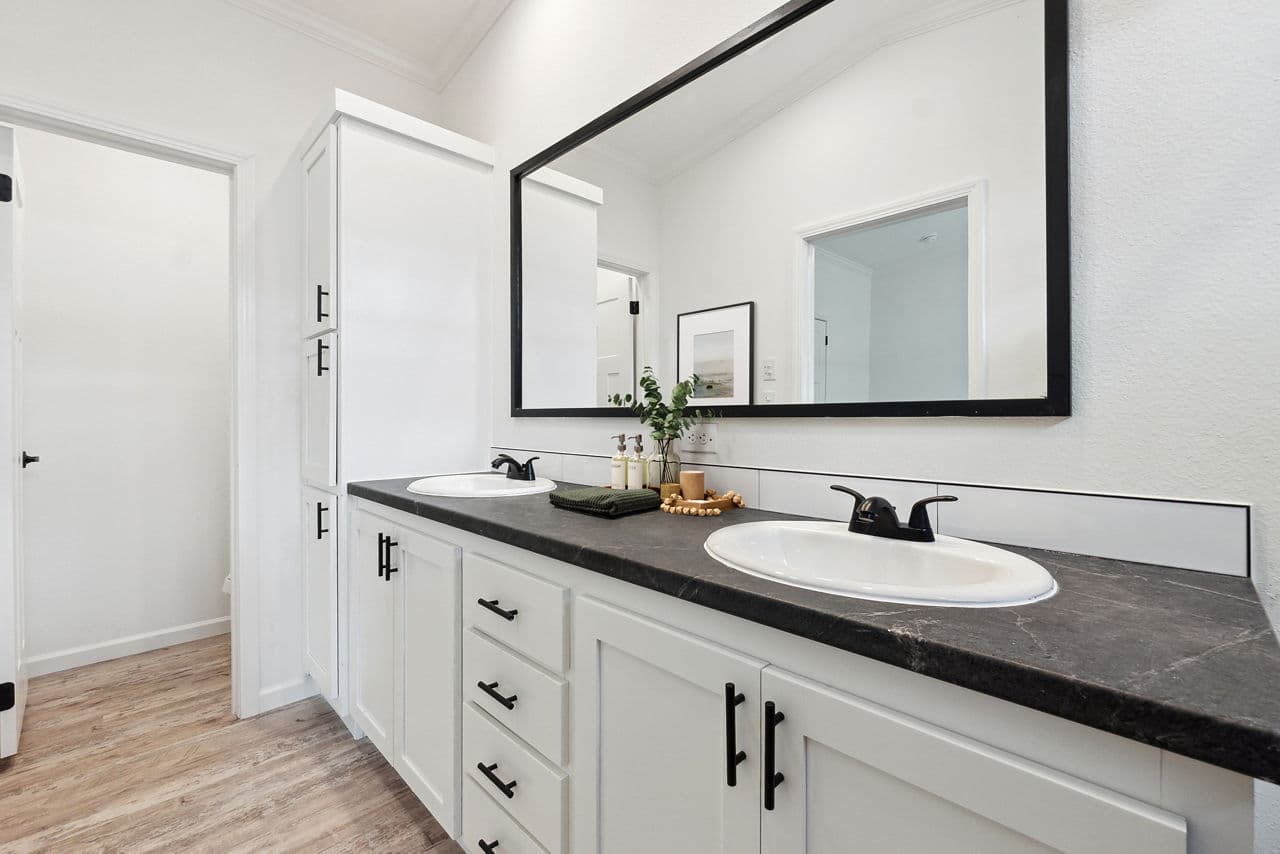 Innovation 1868h bathroom home features