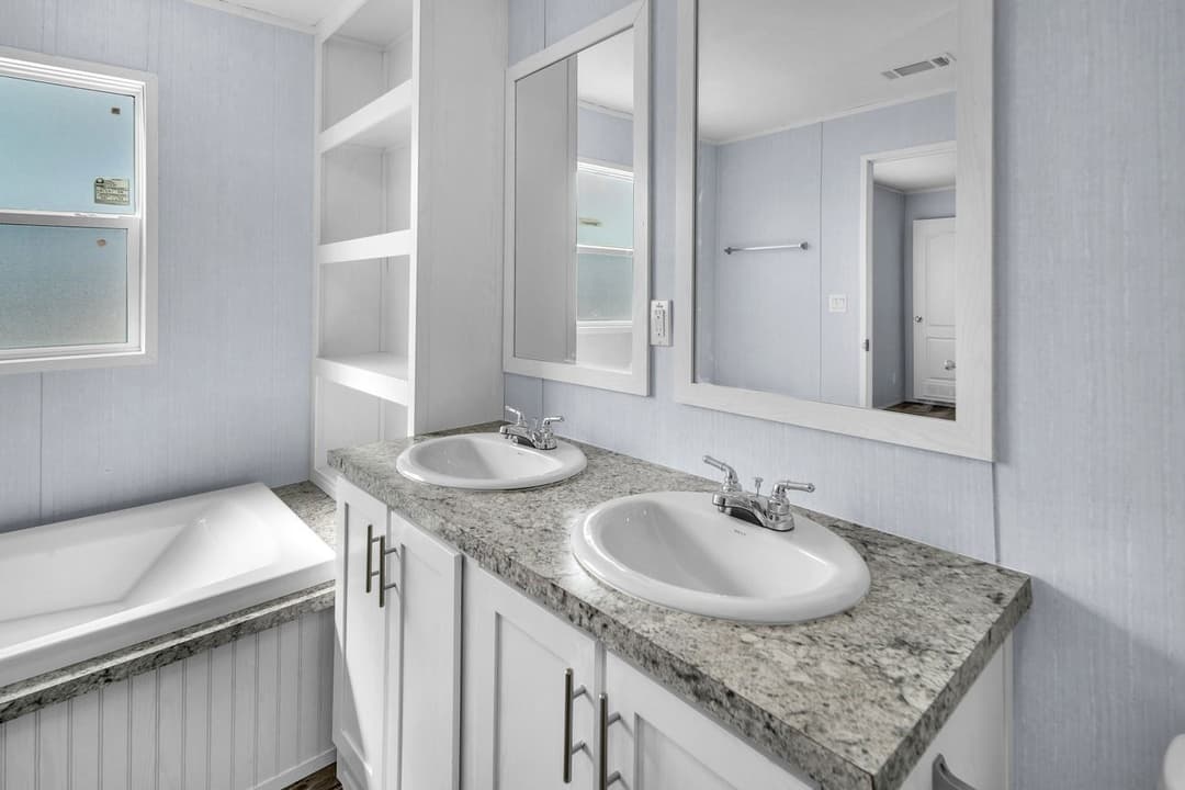 Alamo lite 16763r interior and bathroom home features