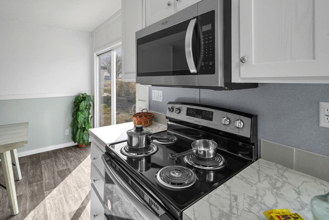 Valu maxx premier 32643e interior and kitchen home features