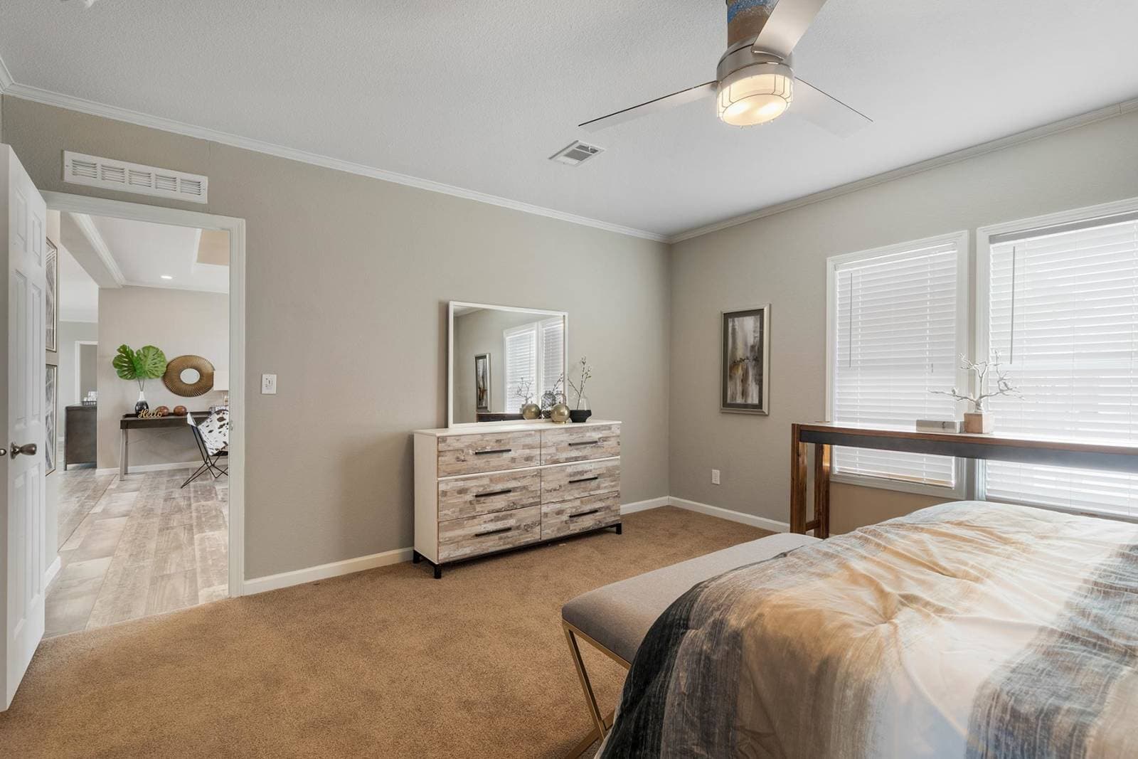 Titan extreme 3266d [the vegas] bedroom home features