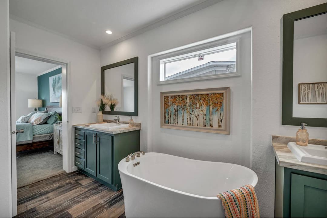 Titan extreme 3272c bathroom home features