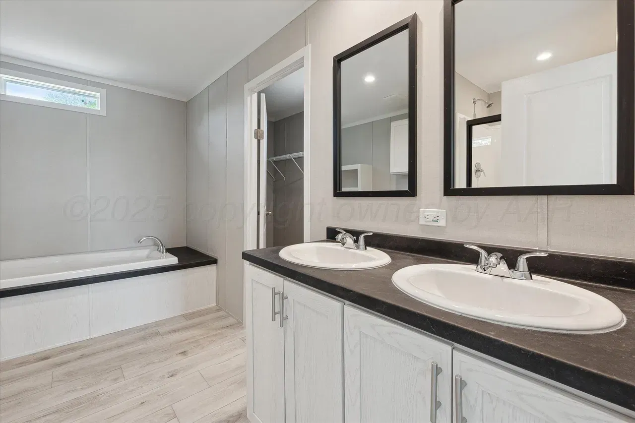 Rm2856b - 0.51 acre lot bathroom home features