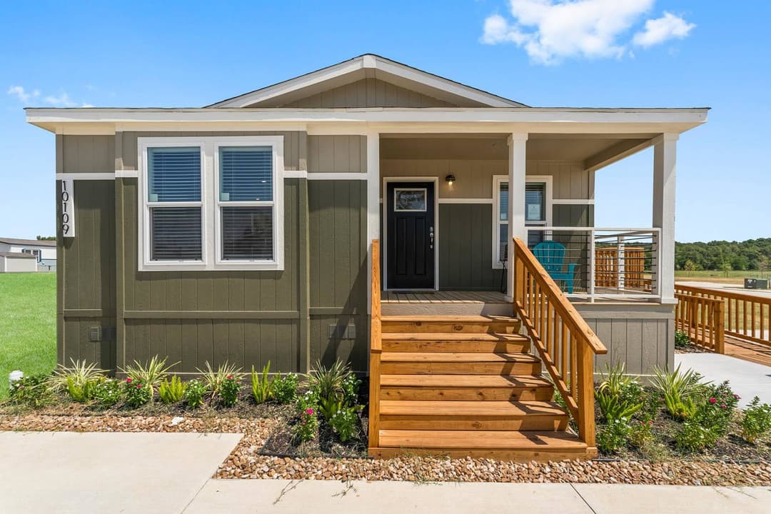 Titan extreme 2856h exterior home features