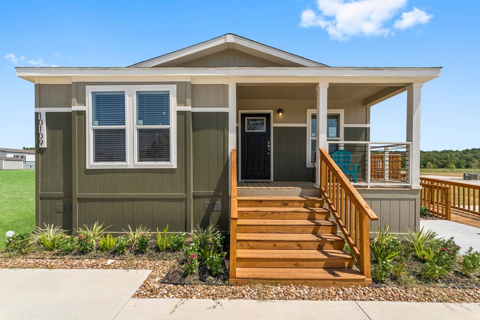 Titan extreme 2856h exterior home features